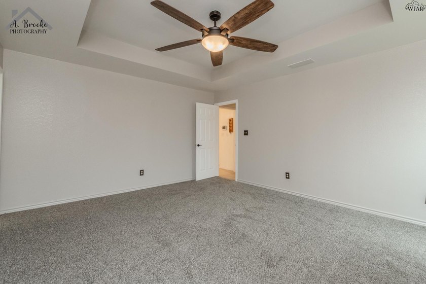 Spacious 3-bedroom, 2-bath home offering over 2,300 sq ft in a - photo 17
