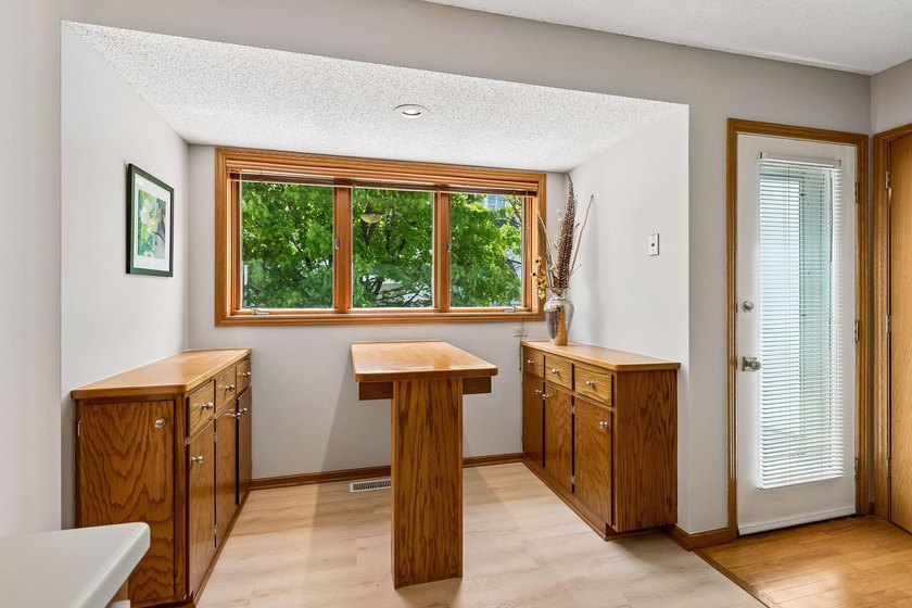 Charming, well-maintained, and truly unique contemporary 3-level - photo 19