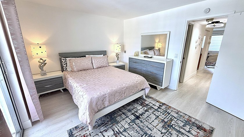 Upgraded Kitched &amp; Bath UnFurnished 1 BR 1 Bath, 585 SF - photo 20