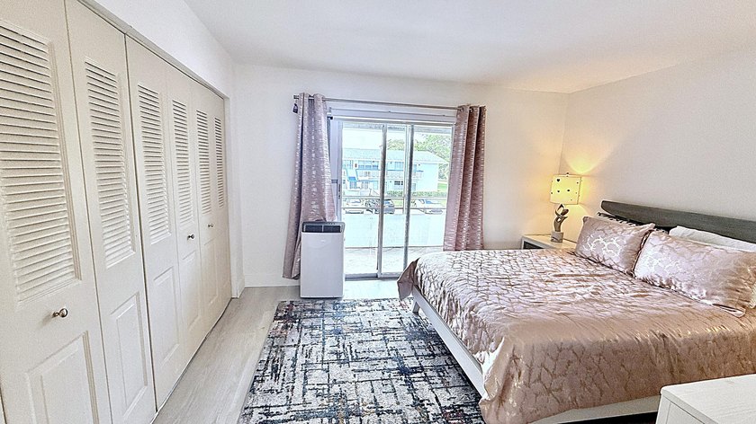 Upgraded Kitched &amp; Bath UnFurnished 1 BR 1 Bath, 585 SF - photo 21