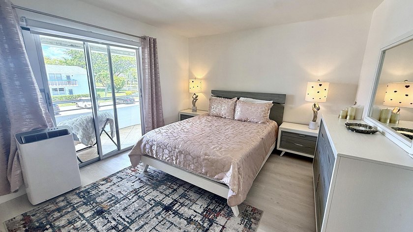 Upgraded Kitched &amp; Bath UnFurnished 1 BR 1 Bath, 585 SF - photo 22