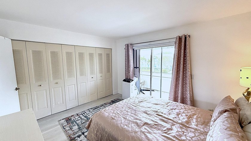 Upgraded Kitched &amp; Bath UnFurnished 1 BR 1 Bath, 585 SF - photo 23