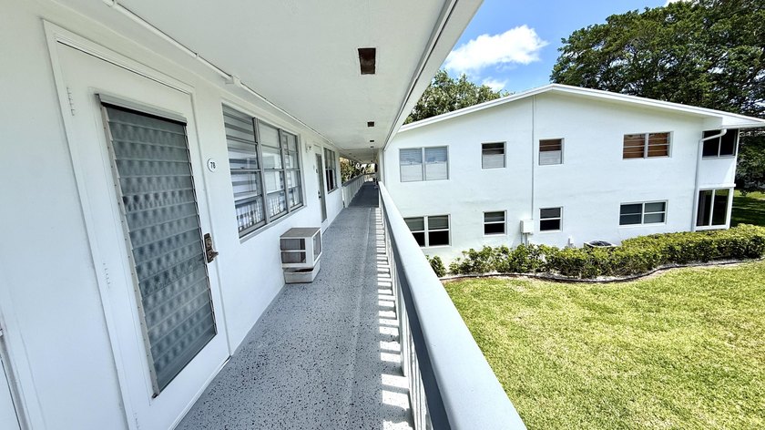 Upgraded Kitched &amp; Bath UnFurnished 1 BR 1 Bath, 585 SF - photo 25