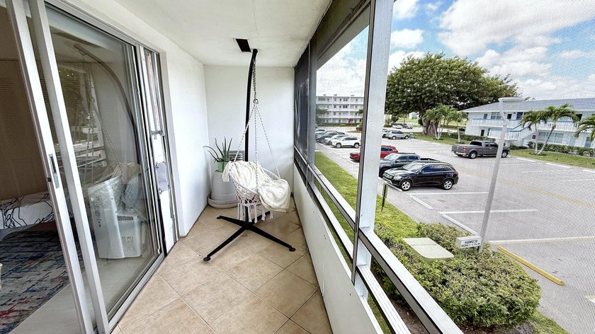 Upgraded Kitched &amp; Bath UnFurnished 1 BR 1 Bath, 585 SF - photo 26