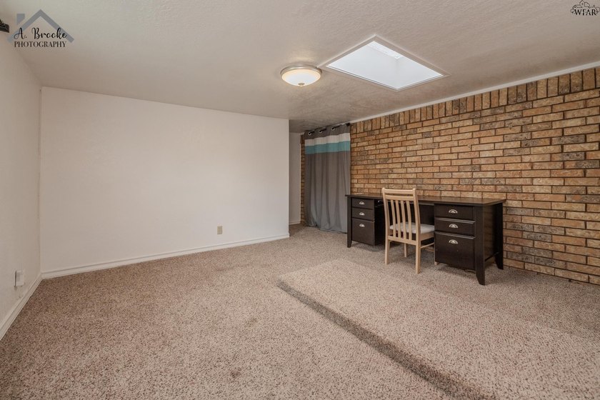 Spacious 3-bedroom, 2-bath home offering over 2,300 sq ft in a - photo 28