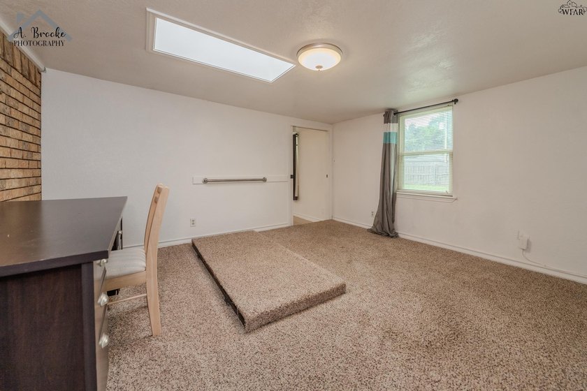 Spacious 3-bedroom, 2-bath home offering over 2,300 sq ft in a - photo 29