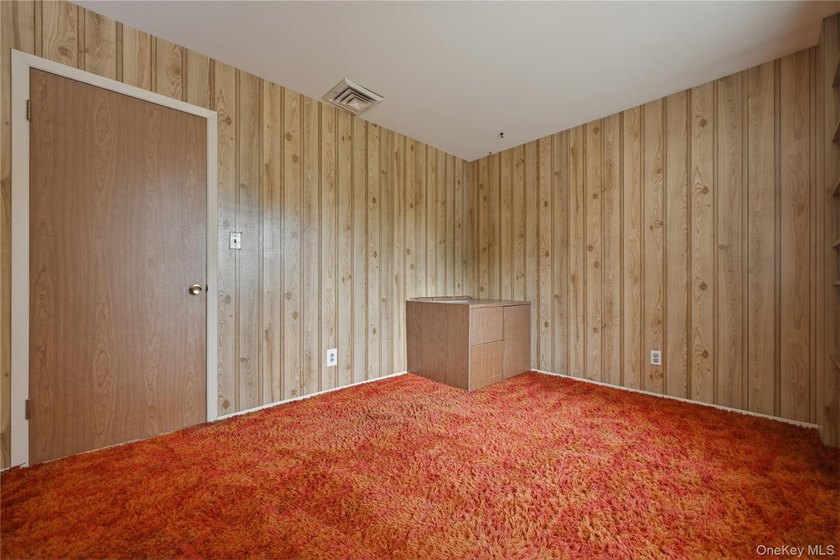 Spacious 4-bedroom, 2 full bath, 2 half bath Colonial offering - photo 31