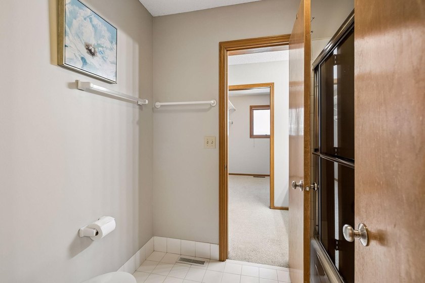 Charming, well-maintained, and truly unique contemporary 3-level - photo 32