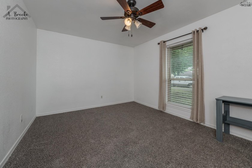 Spacious 3-bedroom, 2-bath home offering over 2,300 sq ft in a - photo 32