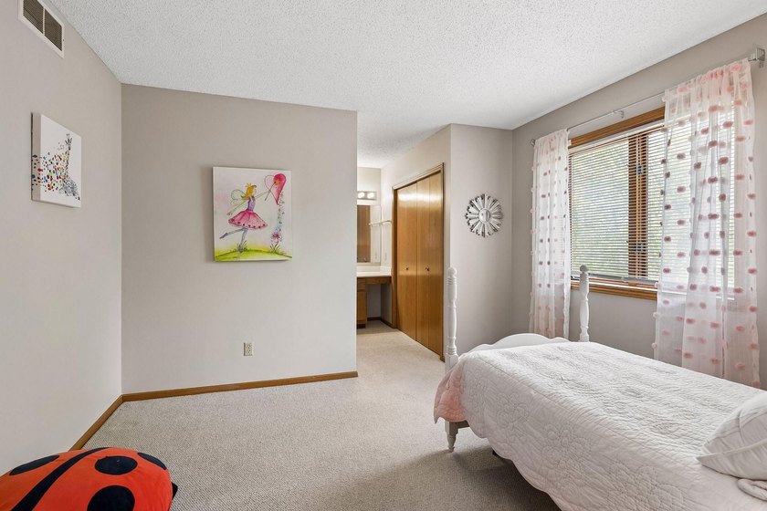 Charming, well-maintained, and truly unique contemporary 3-level - photo 34