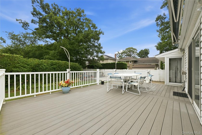 Spacious 4-bedroom, 2 full bath, 2 half bath Colonial offering - photo 36