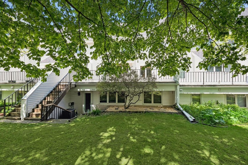 Charming, well-maintained, and truly unique contemporary 3-level - photo 36