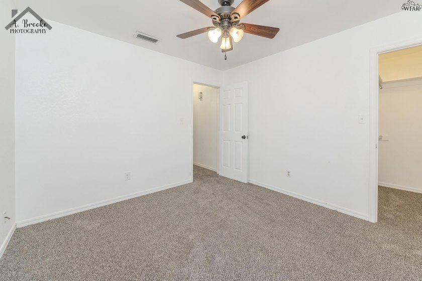 Spacious 3-bedroom, 2-bath home offering over 2,300 sq ft in a - photo 37