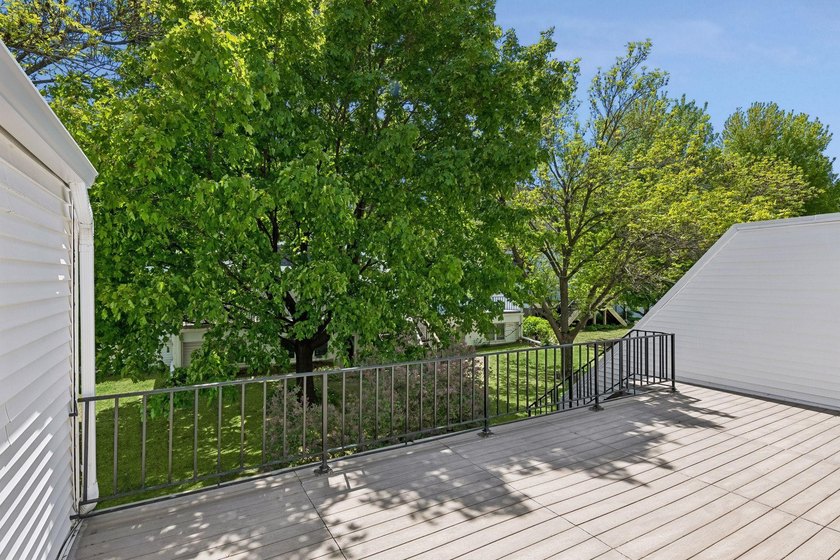 Charming, well-maintained, and truly unique contemporary 3-level - photo 38