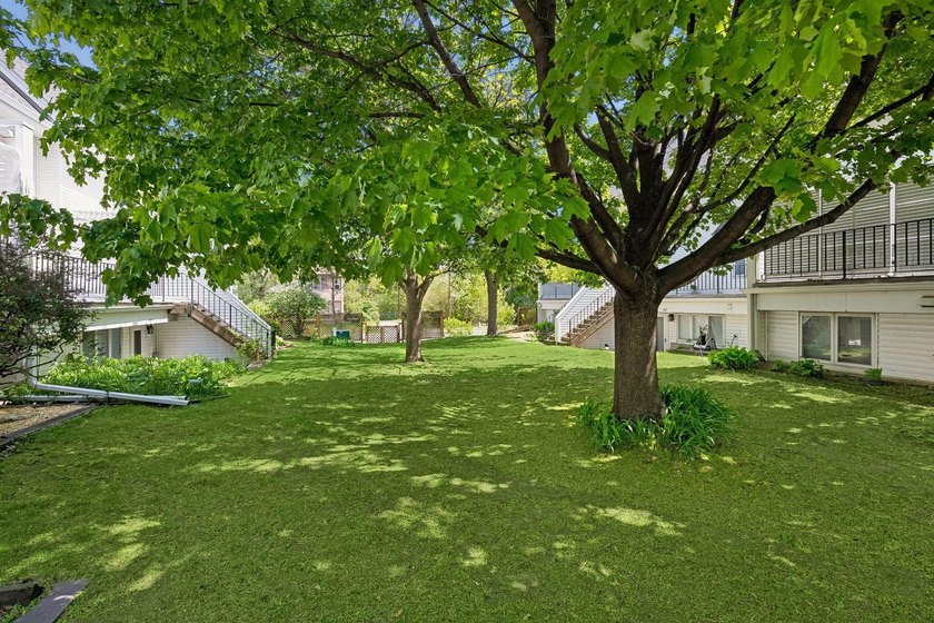 Charming, well-maintained, and truly unique contemporary 3-level - photo 39