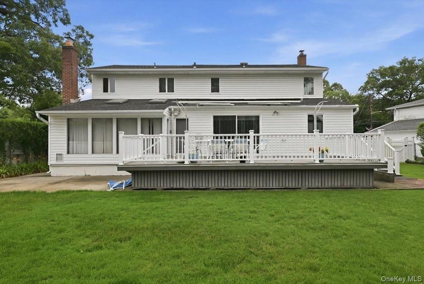 Spacious 4-bedroom, 2 full bath, 2 half bath Colonial offering - photo 42