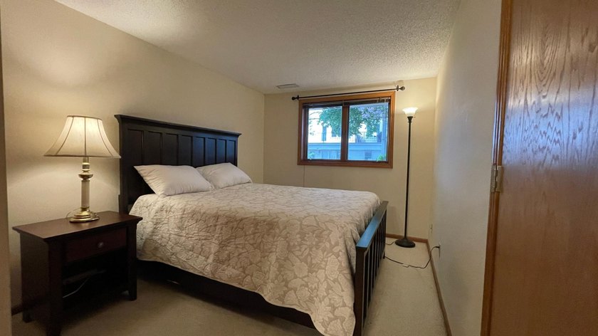 Charming, well-maintained, and truly unique contemporary 3-level - photo 43