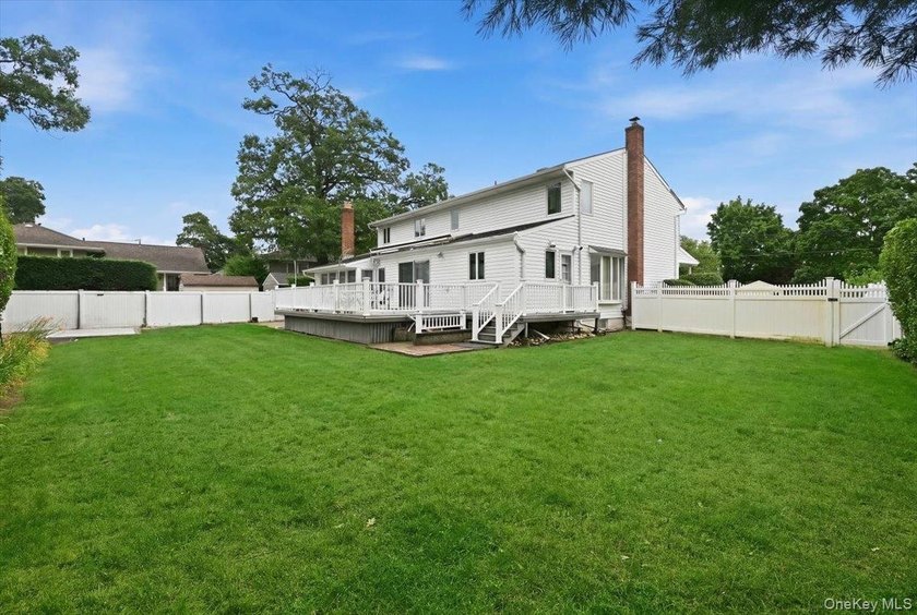 Spacious 4-bedroom, 2 full bath, 2 half bath Colonial offering - photo 44