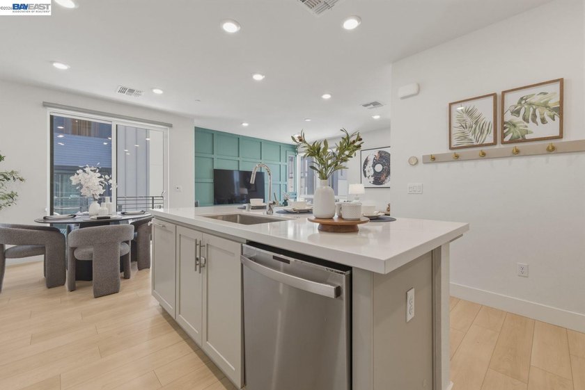 Stunning upgraded townhome in Fremont's highly sought-after - photo 10