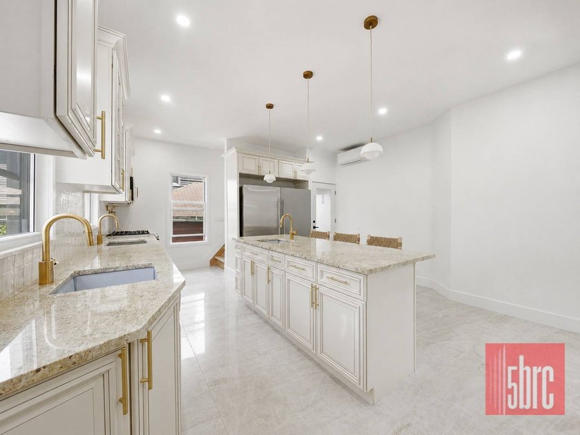 Luxury Victorian Renovated Home in the Heart of Prospect Park - photo 15