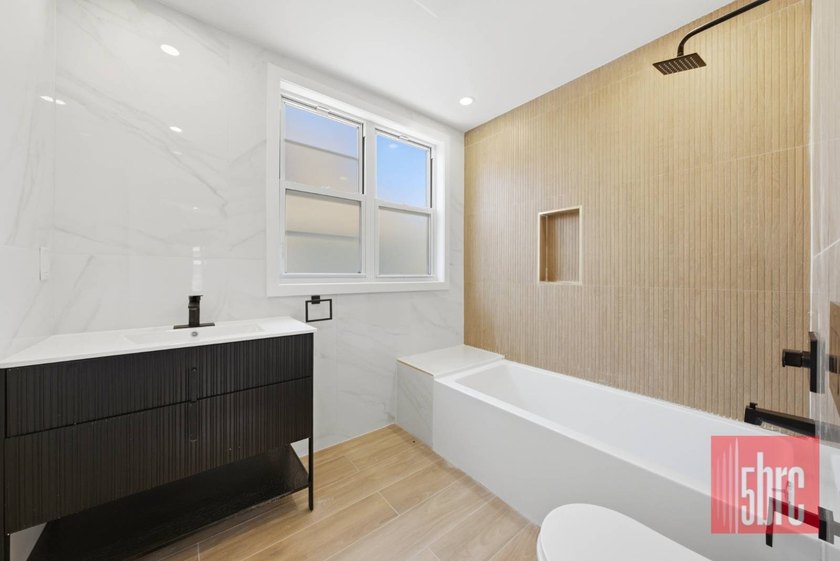 Luxury Victorian Renovated Home in the Heart of Prospect Park - photo 34