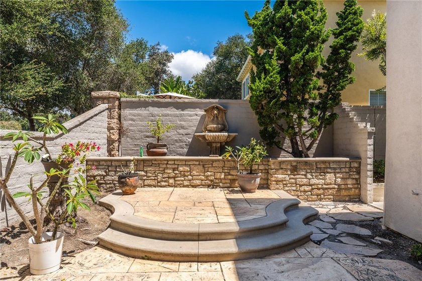 *Luxury coastal living in the highly sought-after San Rafael - photo 35