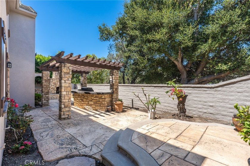 *Luxury coastal living in the highly sought-after San Rafael - photo 36