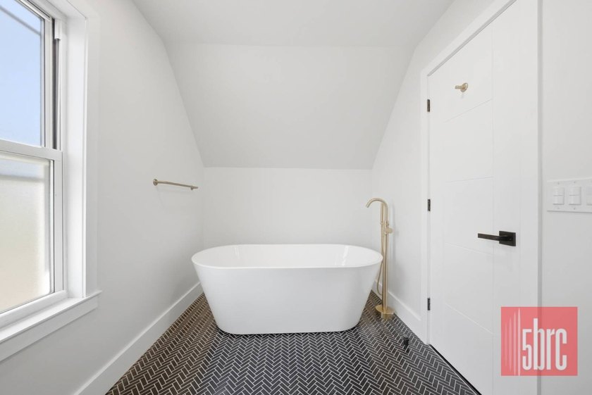 Luxury Victorian Renovated Home in the Heart of Prospect Park - photo 38
