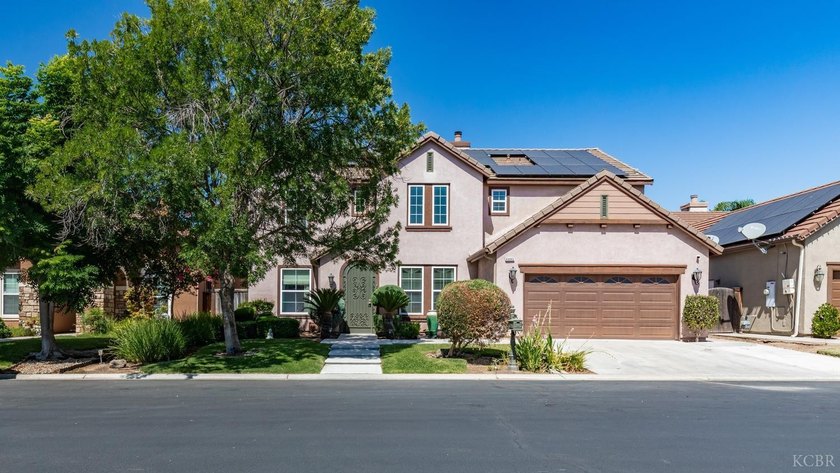 Beautiful home in Quail Lake! Get a $10,000 credit towards your - photo 3