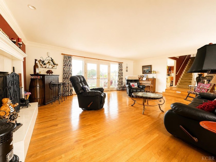 This exceptional coastal estate offers an extraordinary - photo 3