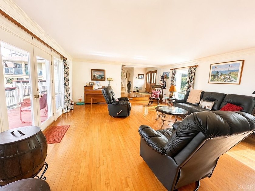 This exceptional coastal estate offers an extraordinary - photo 4