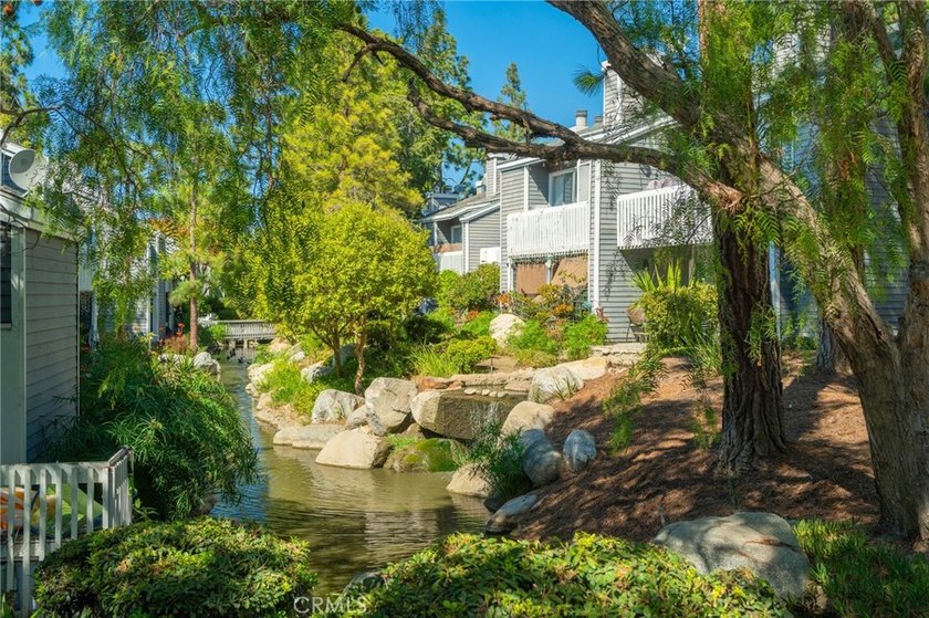 Well maintained Pine creek complex in a gated community - photo 2