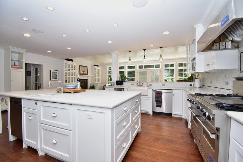 Elegant custom home with a detached guest house in Starweather - photo 6