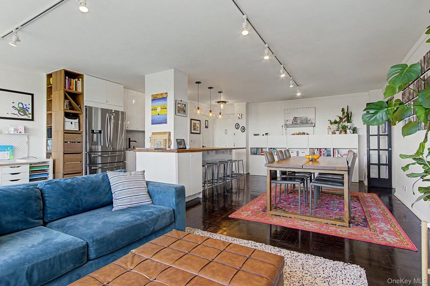 Welcome to 4555 Henry Hudson Pkwy #805 at Briar Oaks, a bright - photo 13