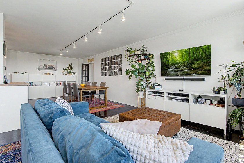 Welcome to 4555 Henry Hudson Pkwy #805 at Briar Oaks, a bright - photo 14
