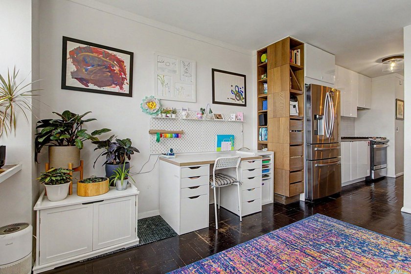Welcome to 4555 Henry Hudson Pkwy #805 at Briar Oaks, a bright - photo 15