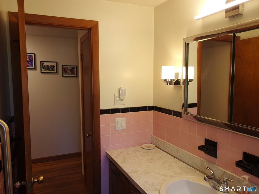 Welcome to 12 Silver dr; this lovely split-level home on a dead - photo 17
