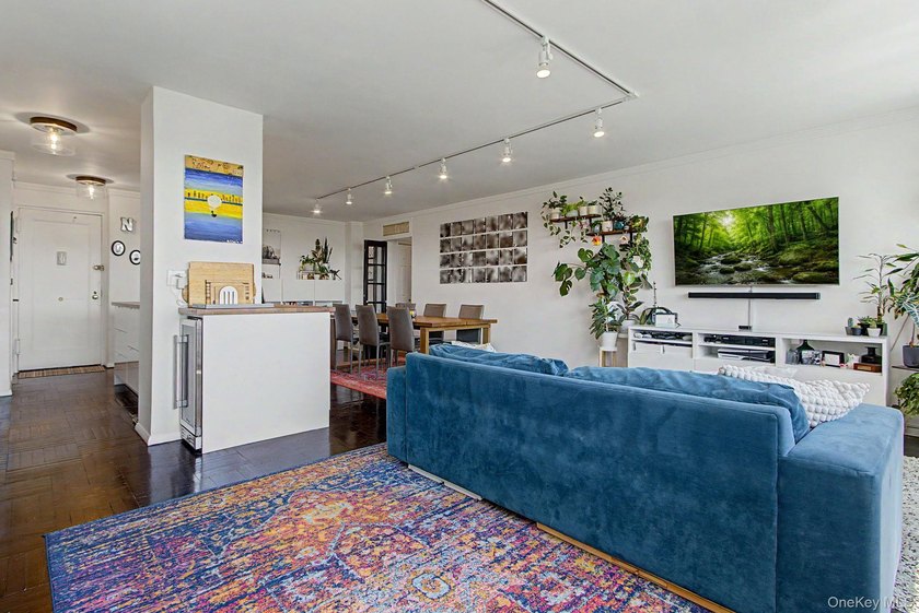 Welcome to 4555 Henry Hudson Pkwy #805 at Briar Oaks, a bright - photo 17