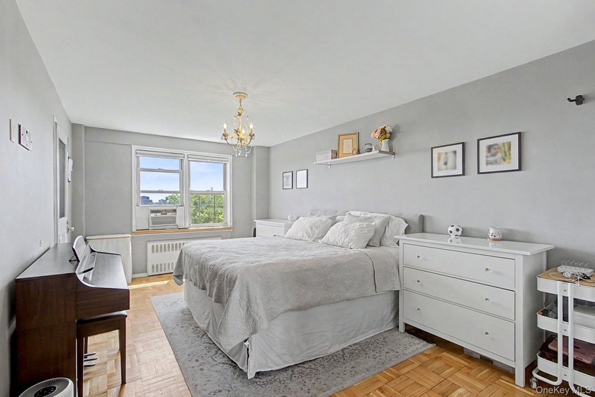 Welcome to 4555 Henry Hudson Pkwy #805 at Briar Oaks, a bright - photo 24