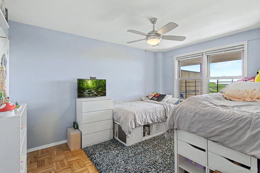 Welcome to 4555 Henry Hudson Pkwy #805 at Briar Oaks, a bright - photo 28