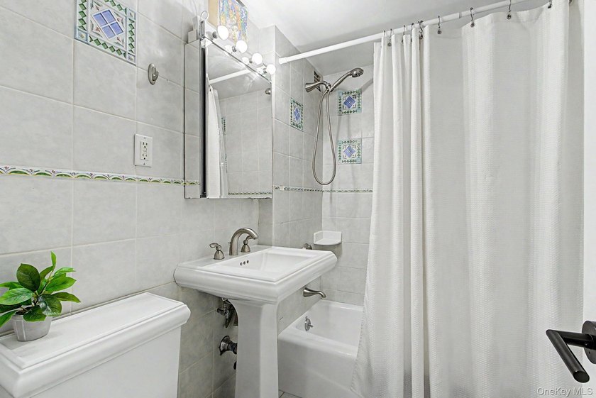 Welcome to 4555 Henry Hudson Pkwy #805 at Briar Oaks, a bright - photo 31