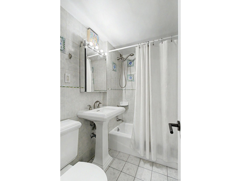Welcome to 4555 Henry Hudson Pkwy #805 at Briar Oaks, a bright - photo 32