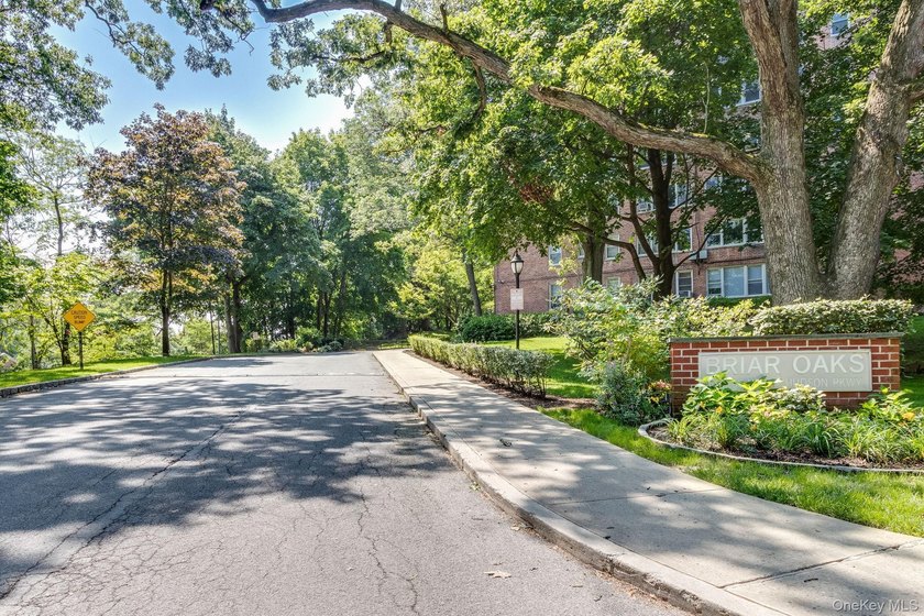 Welcome to 4555 Henry Hudson Pkwy #805 at Briar Oaks, a bright - photo 41