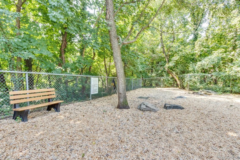 Welcome to 4555 Henry Hudson Pkwy #805 at Briar Oaks, a bright - photo 45