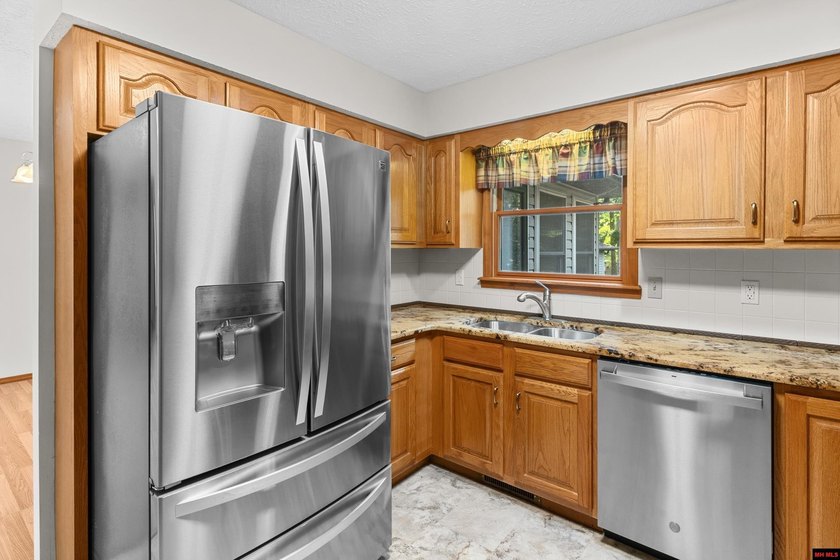 Spacious brick home on a beautiful corner lot offering over half - photo 9