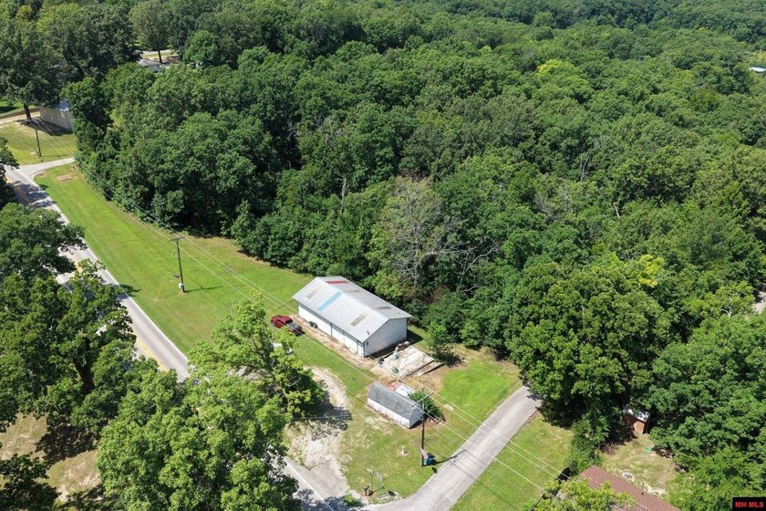 Take advantage of this 2.16 acres m/l located in the heart of - photo 2