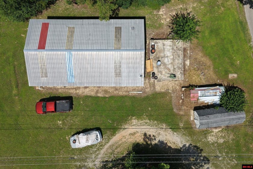 Take advantage of this 2.16 acres m/l located in the heart of - photo 3