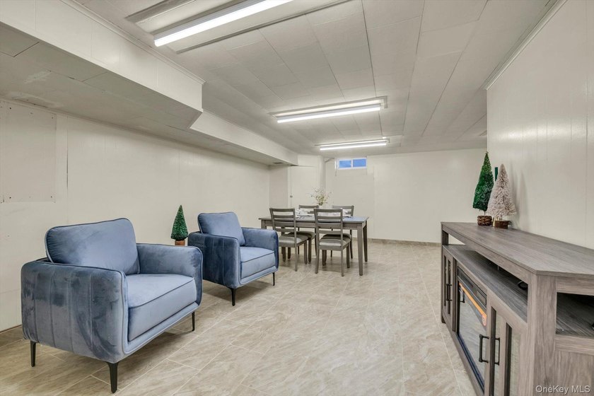 Welcome to this classic, all-brick semi-attached townhouse in - photo 19