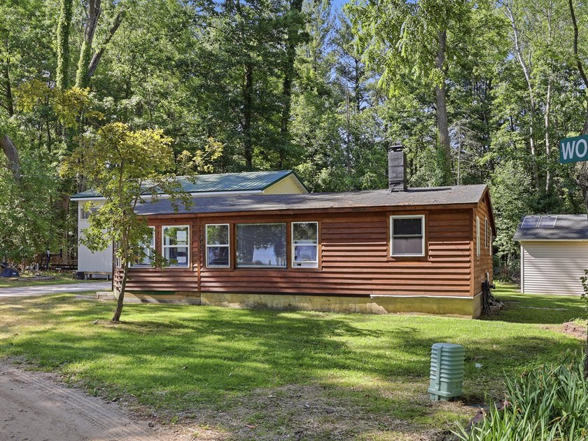 Escape to the lake without the waterfront price! This charming - photo 2