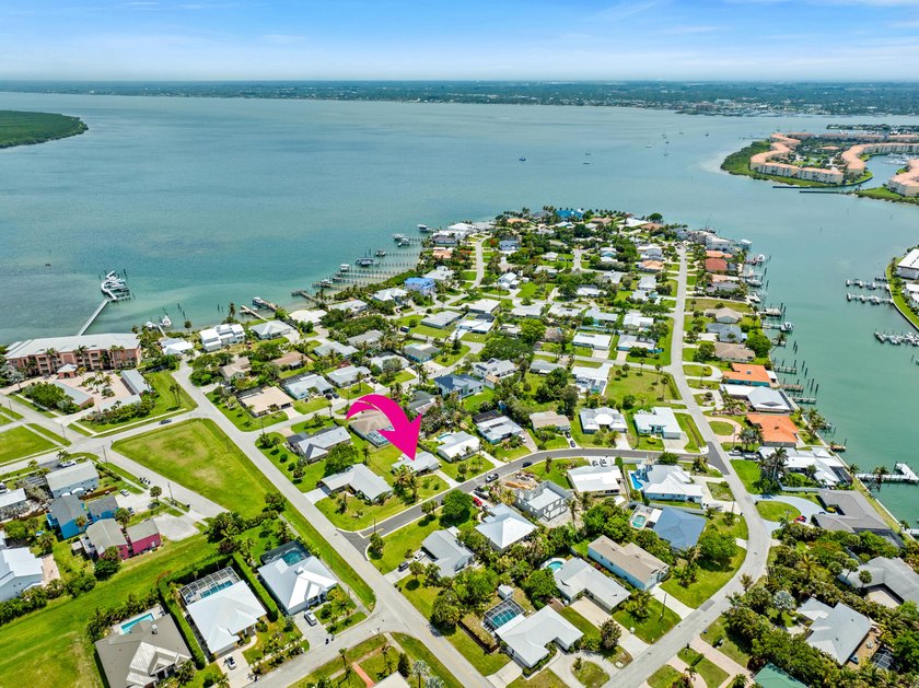 Just a 7 minute walk to the beach &amp; 1.2 miles to Jaycee Park - photo 2